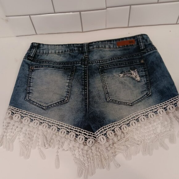 L.E.I. Ashley Low Rise Junior Size 9 Lace Fringe Shorts & Shein Medium Crop Top - Picture 15 of 16